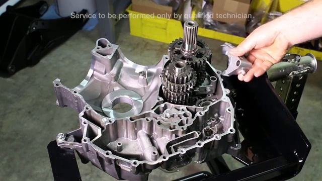EBR 1190RX/1190SX Service Manual - Powertrain - Crankshaft and Transmission Removal смотреть онлайн