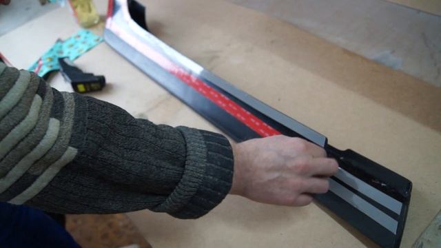 Видео инструкция установки грязеотсекателей с креплением на скотч на Volvo FH 4 серии