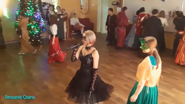 Песня "У последних строк" в исполнении участниц бала и снятие масок смотреть онлайн