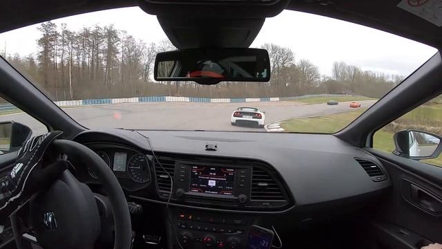 cupra knutstorp 2021-04-01 nära crash med Bmw, dansk passagerare смотреть онлайн
