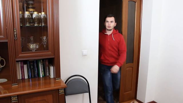 Короче говоря , У МЕНЯ ЖИВЕТ ПРИЗРАК смотреть онлайн