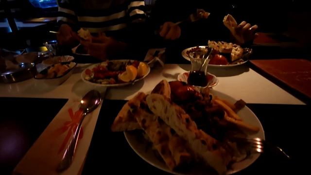 ГДЕ можно ДЕШЕВО ПОЕСТЬ в Анталии. смотреть онлайн