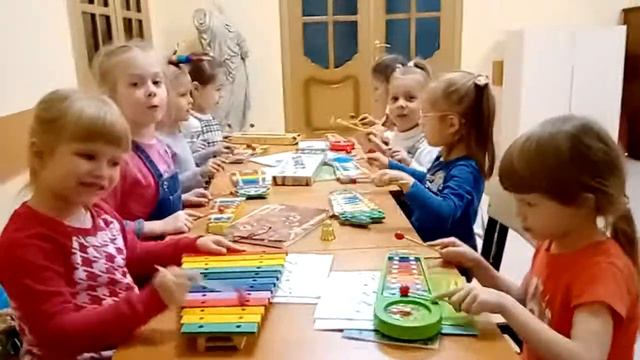 Андрей-воробей. Игра на металофоне. смотреть онлайн