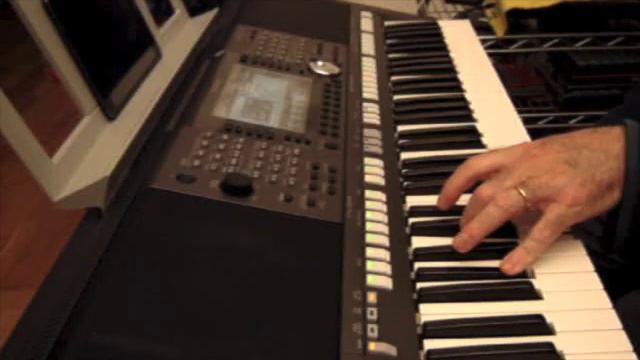 Yamaha PSR 970 EDM ZEDD SPECTRUM STYLE REMIX смотреть онлайн