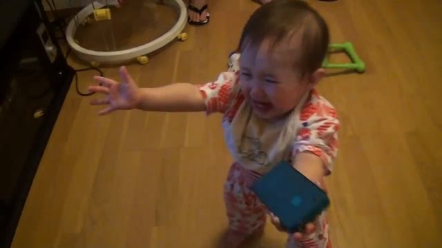 Ребёнок плачет!