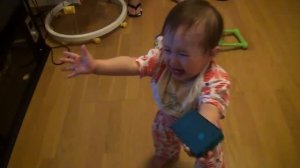 Ребёнок плачет!