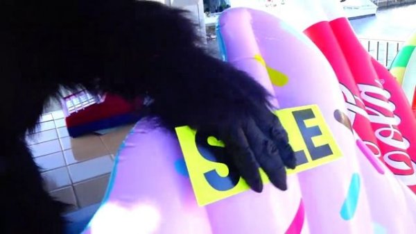 Bad Baby Слишком Много Сладкого! A Lot of Candy in Pool - Kids Magic Transform Food