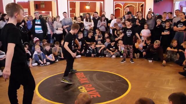 BREAK RAVE CYPHER 2019 - отбор Beginners -  CrazyBoy Vs Niga Vs Даня Vs Эвелина