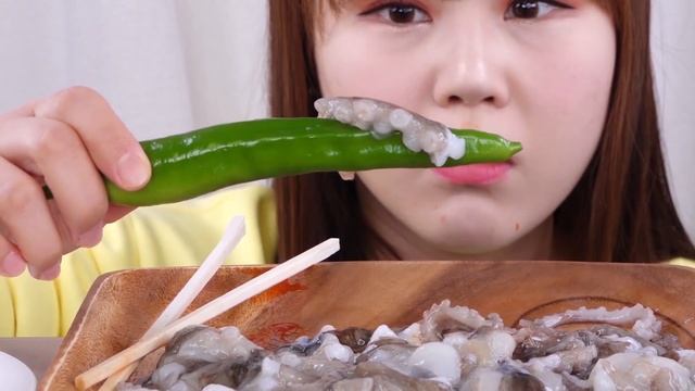 ASMR｜산낙지와 청하 한잔 그리고 타코 와사비 만들어 먹기 ^^* 리얼사운드 먹방, Mukbang смотреть онлайн