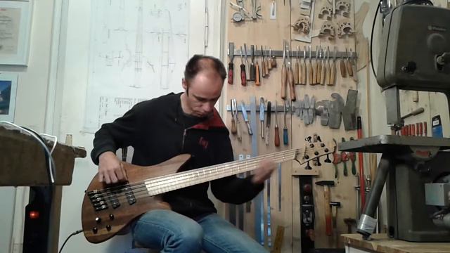 Custom e - Bass "Invader 5" soundcheck смотреть онлайн