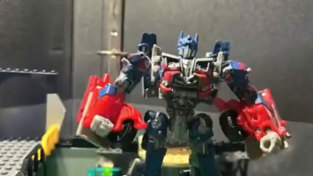 Have you played Among us? (Transformers Stop Motion) смотреть онлайн