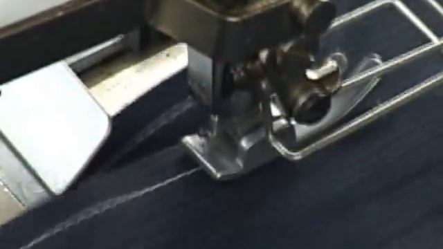 SUNSTAR KM-530 Одноигольная машина с нижни и игольным продвижением, с обрезкой края смотреть онлайн