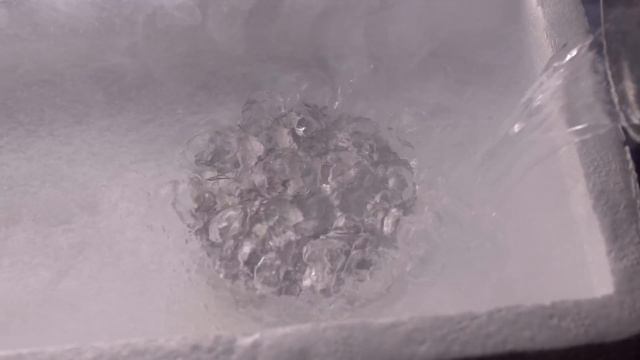 Helium - A SUPERFLUID Element, THAT CAN CLIMB WALLS! смотреть онлайн