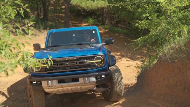 2022 Ford Bronco Raptor Deep Dive and Off Road Demo смотреть онлайн
