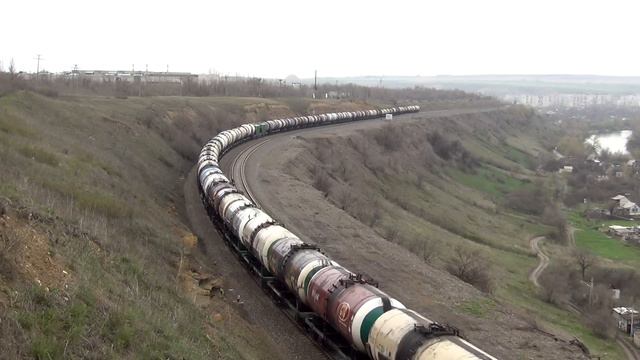 Тепловоз 2ТЭ116У-0253 с грузовым поездом смотреть онлайн