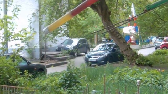 Под окном 2023 май 09 - 11 яндекс такси 030 вончие трактора ДОЗАправка грузовики автобусы смотреть онлайн