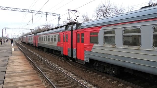 ЭД4М-0286 сообщением Москва (Казанский вокзал) — Голутвин делает остановку на о.п. Москворецкая смотреть онлайн