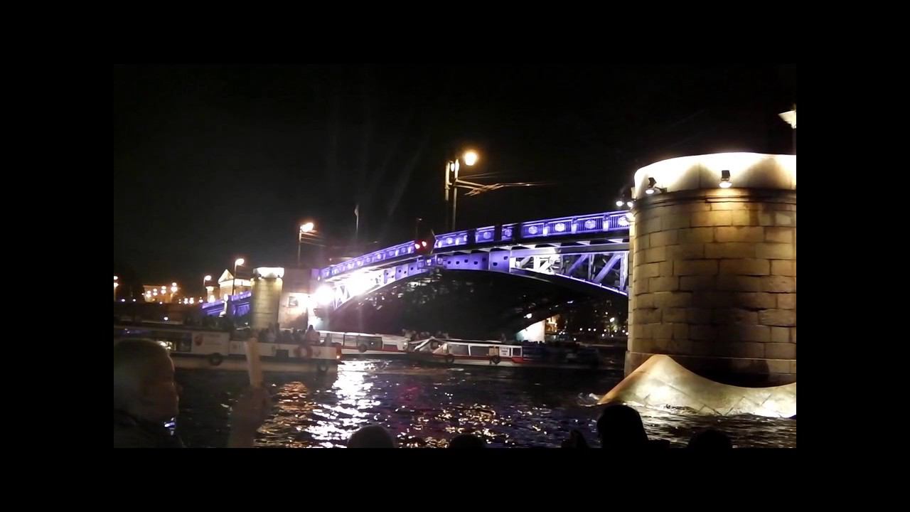 Ночная прогулка на теплоходе по Неве, разведение мостов