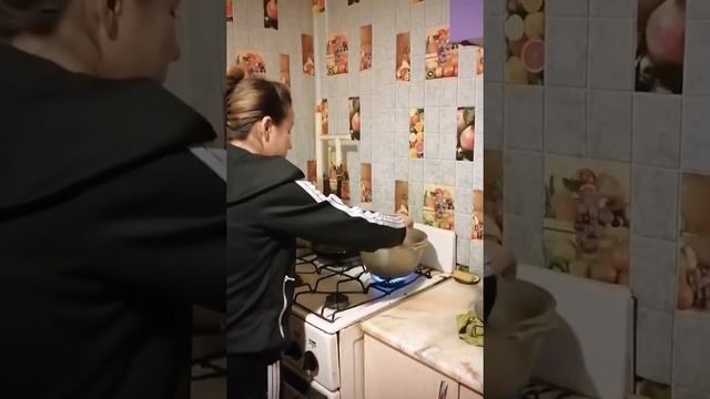 Олег Монгол, Безумный Паша, Иришка Чики-Пики любовный треугольник треш контент