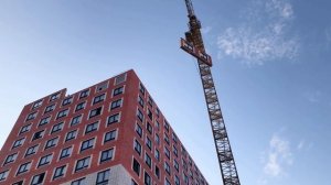 Стройка. Башенные краны КБ 515, КБСМ 503Б. ЖК Измайловский Лес. Tower crane