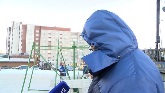 16-метровую ёлку установили на площади Химиков в Череповце смотреть онлайн