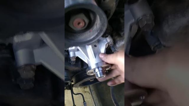 2001 Ford Expedition 4.6 water pump installation part 1 смотреть онлайн