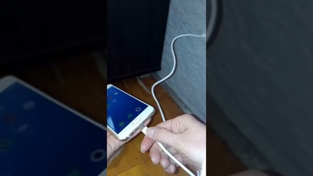 Брак заводской. Не работает зарядка. смотреть онлайн