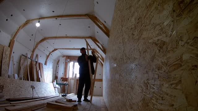 Монтаж плит осб в мансардной крыше #своимируками ч2 смотреть онлайн