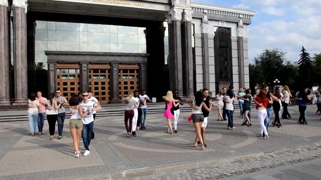 Флешмоб по кизомбе-2016. Театральная площадь смотреть онлайн