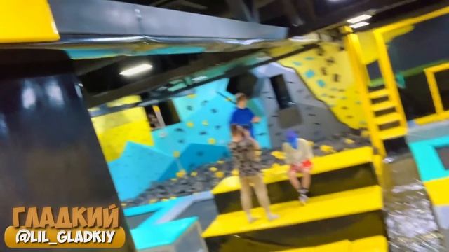 ЭКСТРЕМАЛЬНЫЕ ПРЯТКИ В БАТУТНОЙ АРЕНЕ!? Danya pod смотреть онлайн