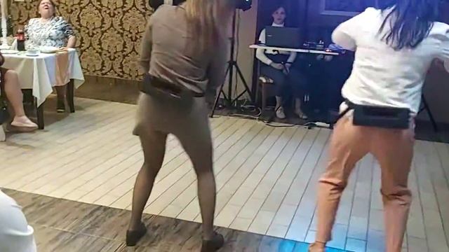 Тверк на свадьбе смотреть онлайн