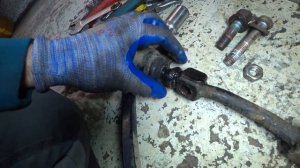 Замена верхнего рычага Toyota Noah SR-50 стучит и скрепит подвеска.