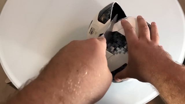 РАЗРЕЗАЛ ОФИЦИАЛЬНЫЙ МЯЧ ЧЕМПИОНАТА МИРА // TELSTAR 2018 смотреть онлайн