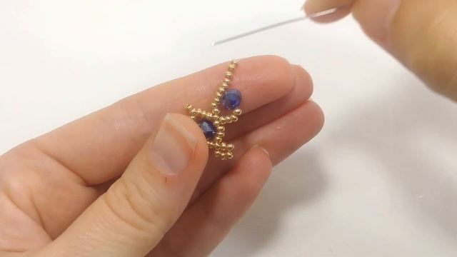 Самый КРАСИВЫЙ и ПРОСТОЙ Браслет из Бисера и Бусин / Bead & Bead Bracelet Tutorial смотреть онлайн