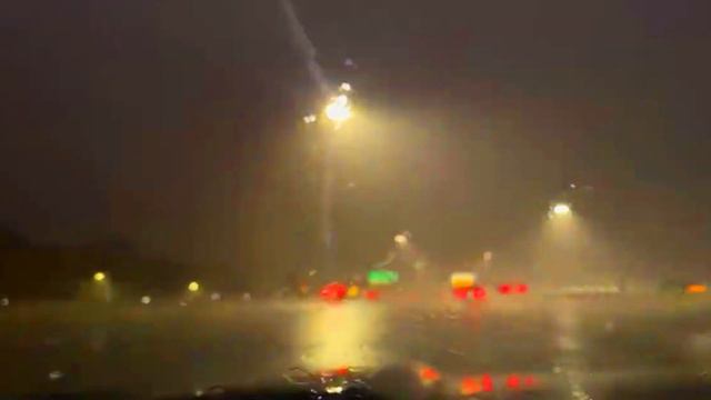 Scary Night In Houston ! Thunderstorm Leaves Thousands Without Power In Parts Of Texas