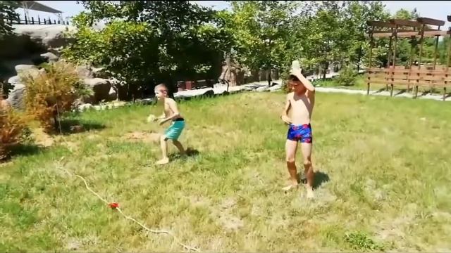 Вечеринка в бассейне смотреть онлайн