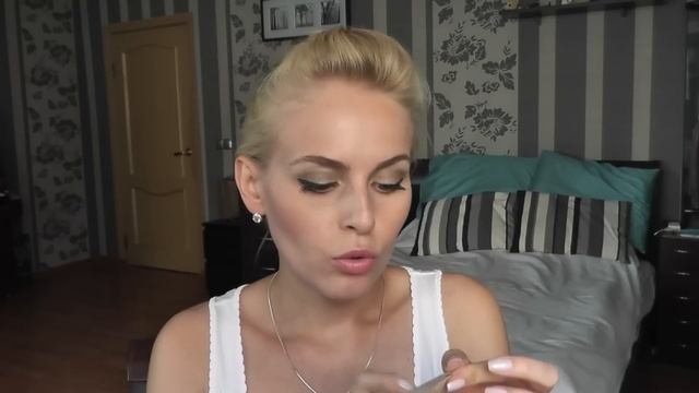 Коробочка Clarins: лучшие продукты для ваших глаз смотреть онлайн