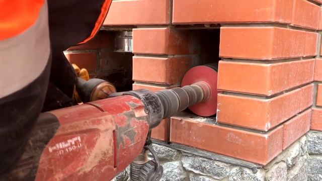 HLTI DD-150 алмазное сверление с пылесосом.