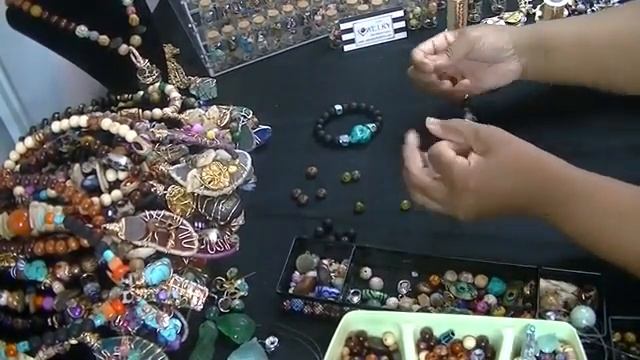 HOW TO MAKE Stretch Bracelet Stacks // Easy DIY Beaded Bracelets Using Stretch Cord смотреть онлайн