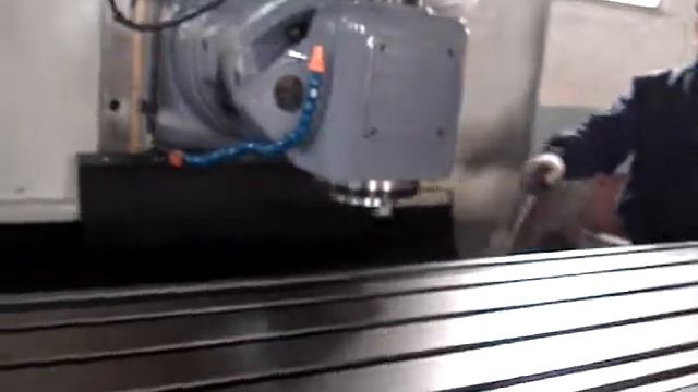 Широкоуниверсальный фрезерный станок STM-6U смотреть онлайн