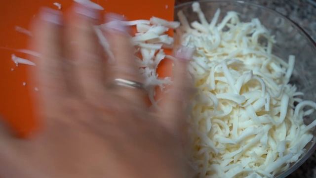 Пицца Пепперони. Простой рецепт очень вкусной пиццы с сыром и колбасой