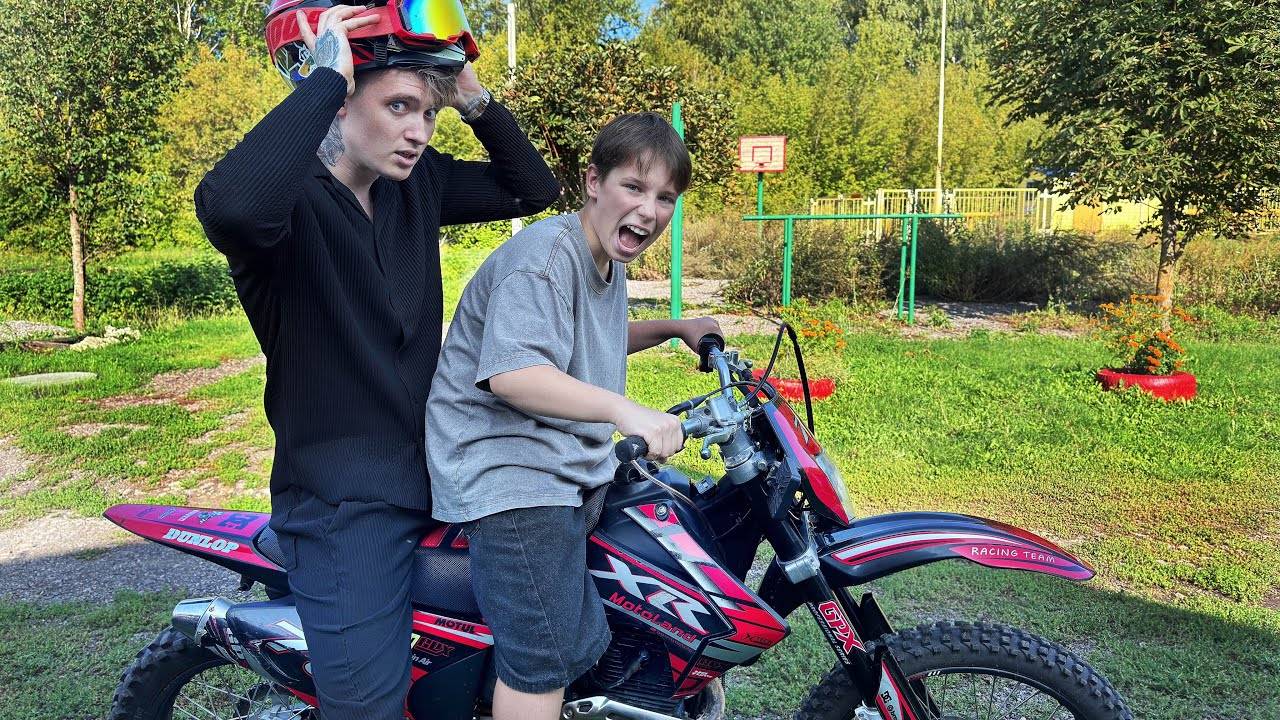 МОЙ СЫН КУПИЛ СЕБЕ ПИТБАЙК. МЫ ПОМИРИЛИСЬ! ШКОЛЬНИК НА ПИТБАЙКЕ смотреть онлайн