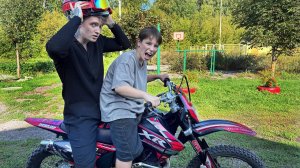 МОЙ СЫН КУПИЛ СЕБЕ ПИТБАЙК. МЫ ПОМИРИЛИСЬ! ШКОЛЬНИК НА ПИТБАЙКЕ