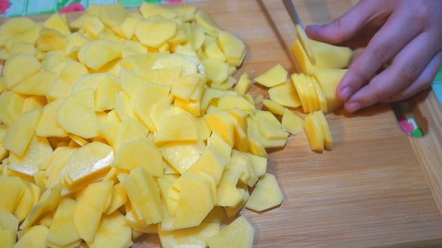 Просто заливаю КАРТОШКУ КЕФИРОМ и в духовку! 100 летний рецепт, который вы точно никогда не делали. смотреть онлайн