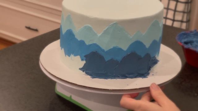 painting a buttercream mountain scene! смотреть онлайн