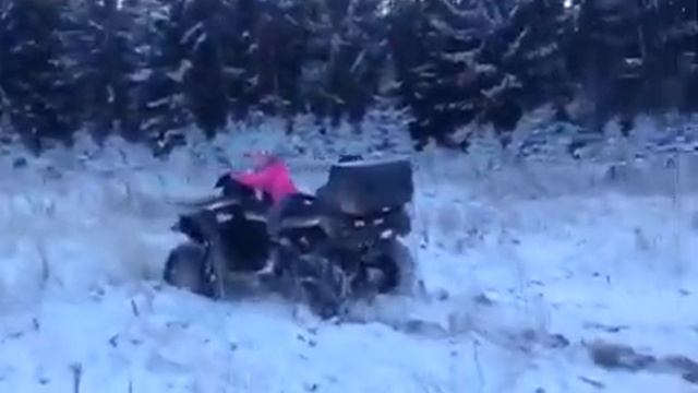 Натали 6 лет первый заезд на квадрацыкле))) смотреть онлайн