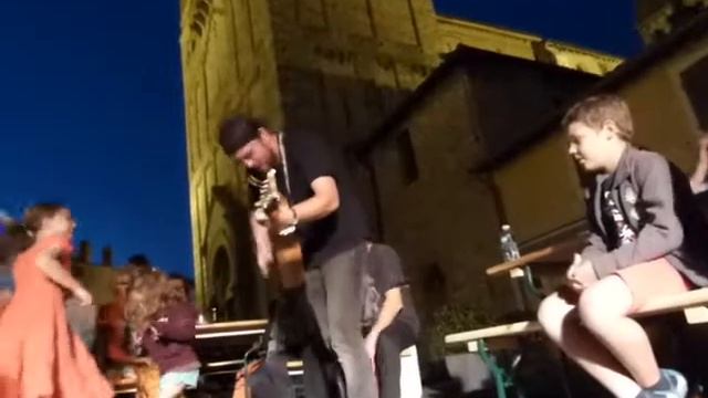 Tournus Concert Yellow Town