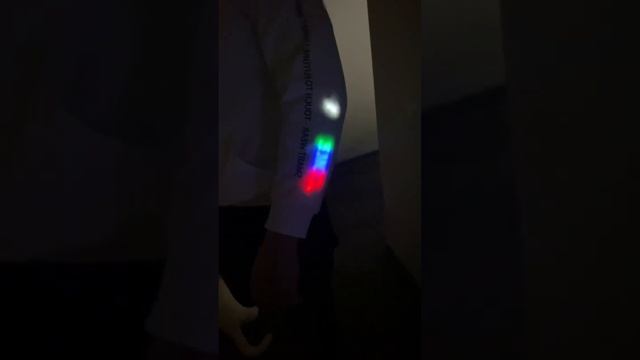 Немного технологичной одежды в ленту, дисплей вшит в ткань и позволяет выводить сообщения с телефон