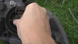 How to remove headlight, change bulb,  Aygo, Peugeot 107, Citroen C1