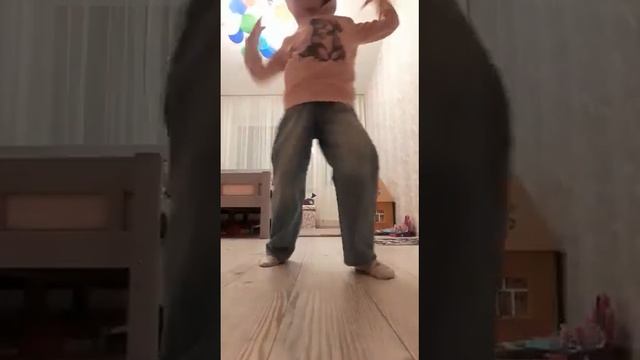Xenia / My first Hip-Hop dance / мой первый танец хипхоп смотреть онлайн